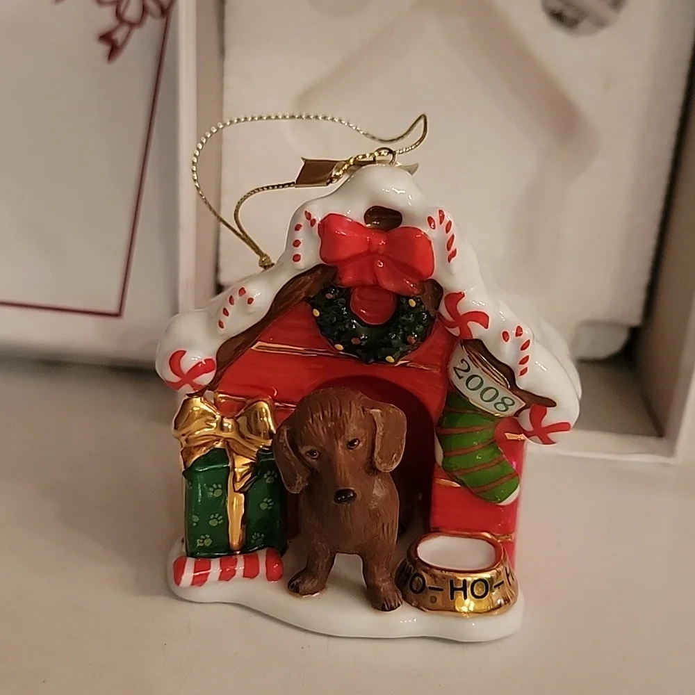 Danbury Mint 2008 Dachshund in dog house ornament new nwt